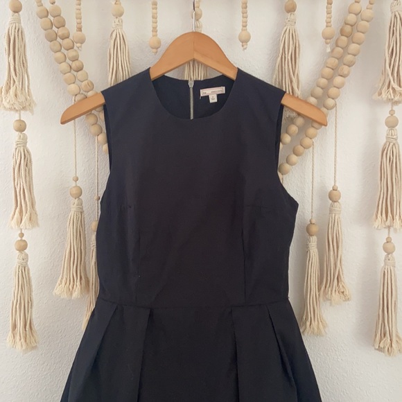 Gap black sleeveless poplin dress zip up pleated style with bike punch design 2 - Picture 3 of 14